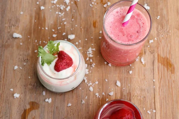 Erdbeer Smoothies Mit Joghurt — Stockfoto