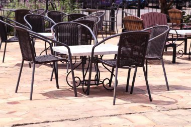 çelik masa ve sandalye