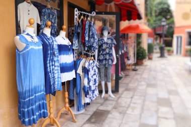 Shop giysiler için satış