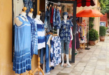 Shop giysiler için satış
