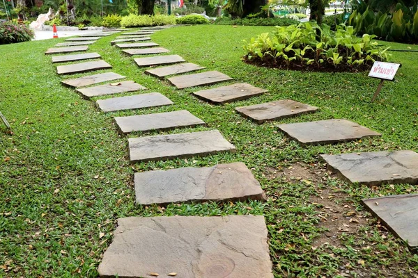 Stone Path Garden — Stock Photo, Image