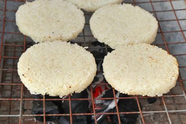 yumurta ile ızgara yapışkan pirinç