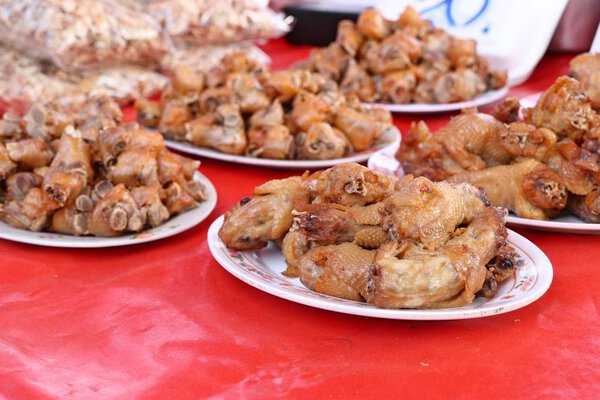 Вкусная курица на улице
