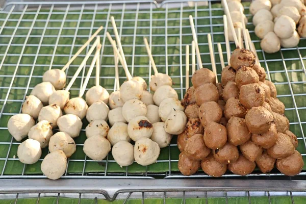 在街边食物烤的肉丸 — 图库照片