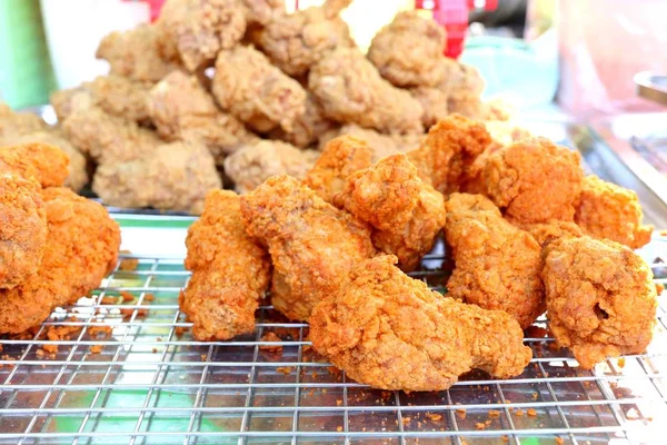Gebratenes Huhn Beim Streetfood — Stockfoto