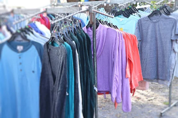 Comprar Roupas Para Vendas Mercado — Fotografia de Stock