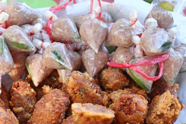 Fermente pork kızarmış pilav baharatlı ile