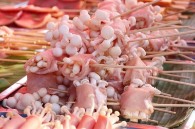 Pastırma rulo mantar ile