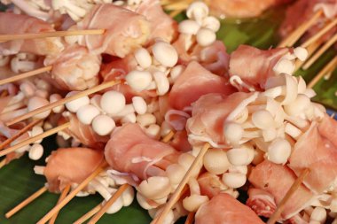 Pastırma rulo mantar ile