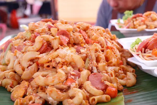 Pasta Con Salchicha Comida Callejera — Foto de Stock