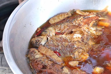 Haşlanmış balık sosu Market