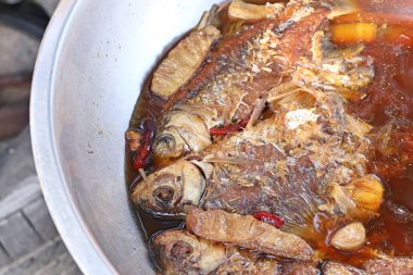 Haşlanmış balık sosu Market