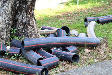 Eski su borusu park üzerine