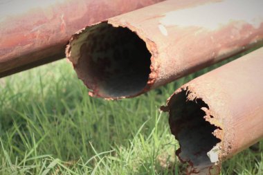 eski paslı demir boru