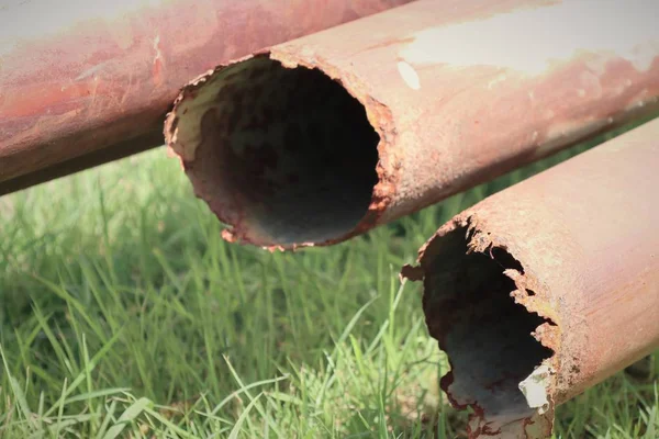 eski paslı demir boru