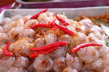 Domuz eti ile buharda pişmiş un