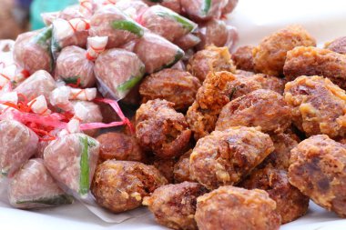 Fermente pork kızarmış pilav baharatlı ile