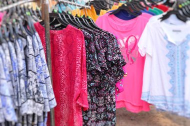 Shop giysiler için satış Market