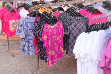 Shop giysiler için satış Market