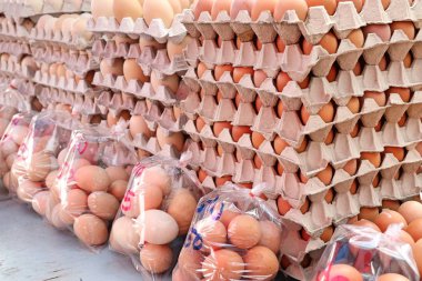 kahverengi yumurta içinde belgili tanımlık çarşı