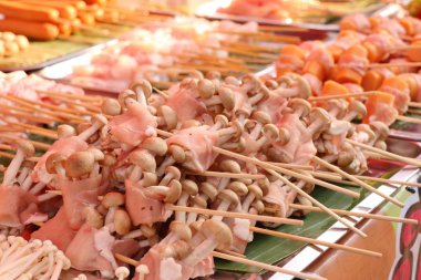 Pastırma rulo mantar ile