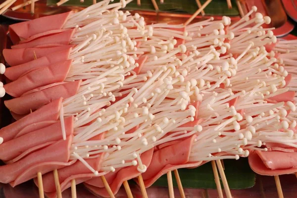 Pastırma rulo mantar ile