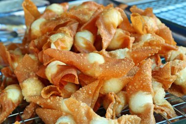 hamur sarılı bıldırcın yumurtası