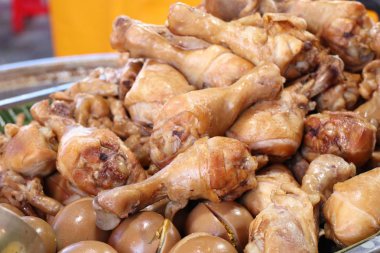 tavuk Çin yemeği ihtiva eder.