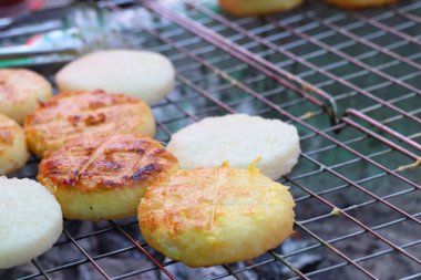 yumurta ile ızgara yapışkan pirinç