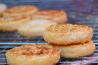 yumurta ile ızgara yapışkan pirinç