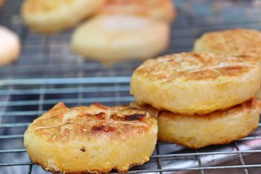 yumurta ile ızgara yapışkan pirinç