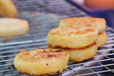 yumurta ile ızgara yapışkan pirinç