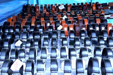 Piyasada satış deri kemerler