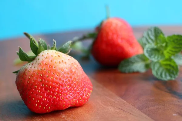 Frische Reife Rote Erdbeere — Stockfoto