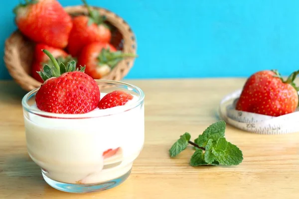 Fresh Strawberry Yogurt — Stock Photo, Image