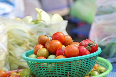 Pazardaki domatesler