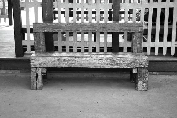 古い木製のベンチ — ストック写真