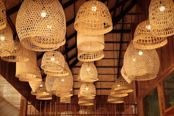 Mooie Geweven Bamboo Lamp — Stockfoto