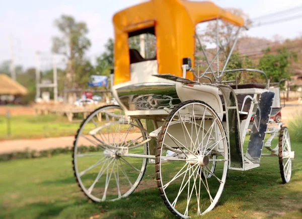 Vintage Antiguo Rickshaw Blanco —  Fotos de Stock