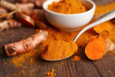 taze zerdeçal ve toz