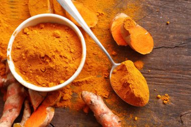 taze zerdeçal ve toz