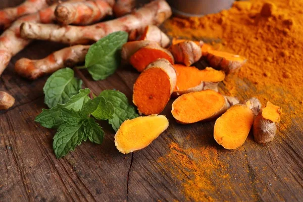 taze zerdeçal ve toz