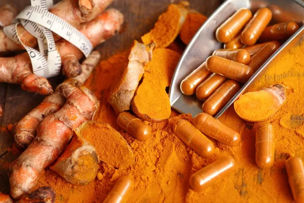 Turmeric capsule with powder