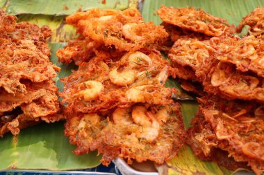 Kızarmış balık köftesi sokak gıda