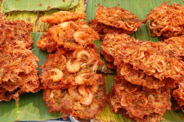 Kızarmış balık köftesi sokak gıda