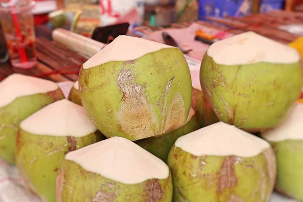 Kokosnuss beim Streetfood — Stockfoto