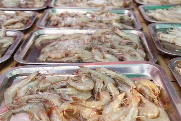 Camarão fresco em comida de rua — Fotografia de Stock