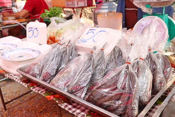 Pesce essiccato al mercato — Foto Stock