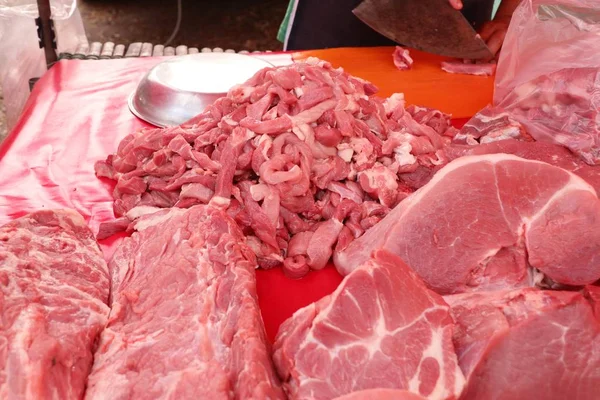Viande de porc fraîche sur le marché — Photo