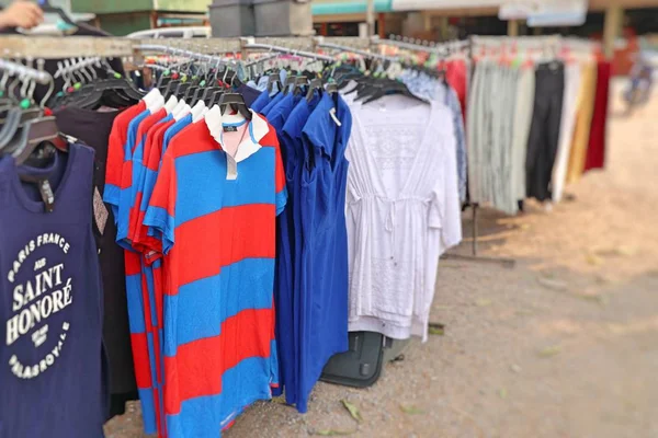 Abbigliamento negozio per la vendita al mercato — Foto Stock